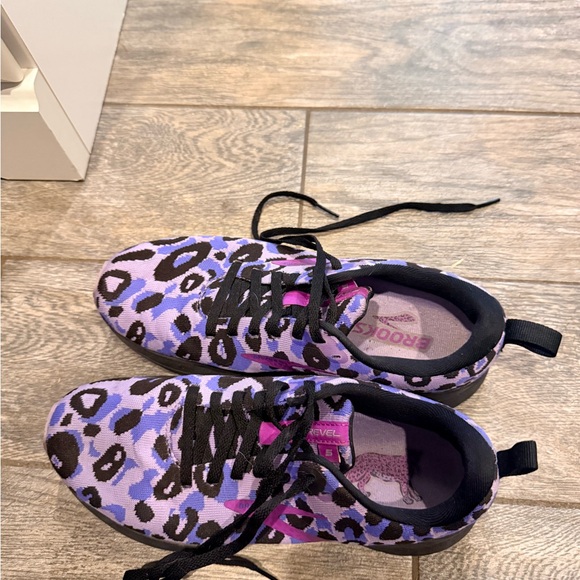 Brooks Purple and Black Leopard-Print Running Sneakers with Pink Logo - Picture 3 of 3